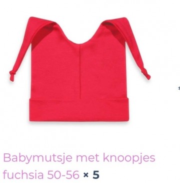 Babymuts met knoopjes
